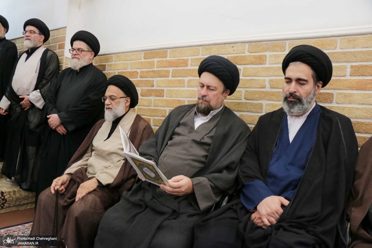 حضور+آیت+الله+سید+حسن+خمینی+در+مراسم+وداع+با+آیت+الله+العظمی+شبری+زنجانی+(ره) (11)