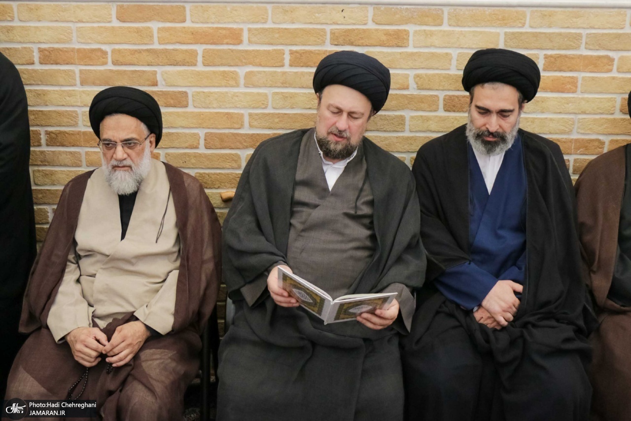 حضور+آیت+الله+سید+حسن+خمینی+در+مراسم+وداع+با+آیت+الله+العظمی+شبری+زنجانی+(ره) (12)