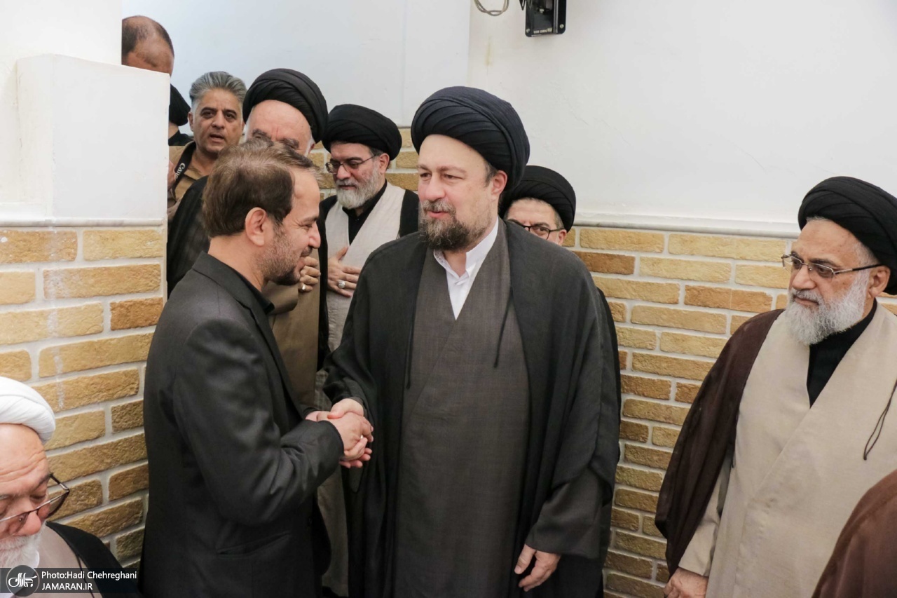 حضور+آیت+الله+سید+حسن+خمینی+در+مراسم+وداع+با+آیت+الله+العظمی+شبری+زنجانی+(ره) (13)