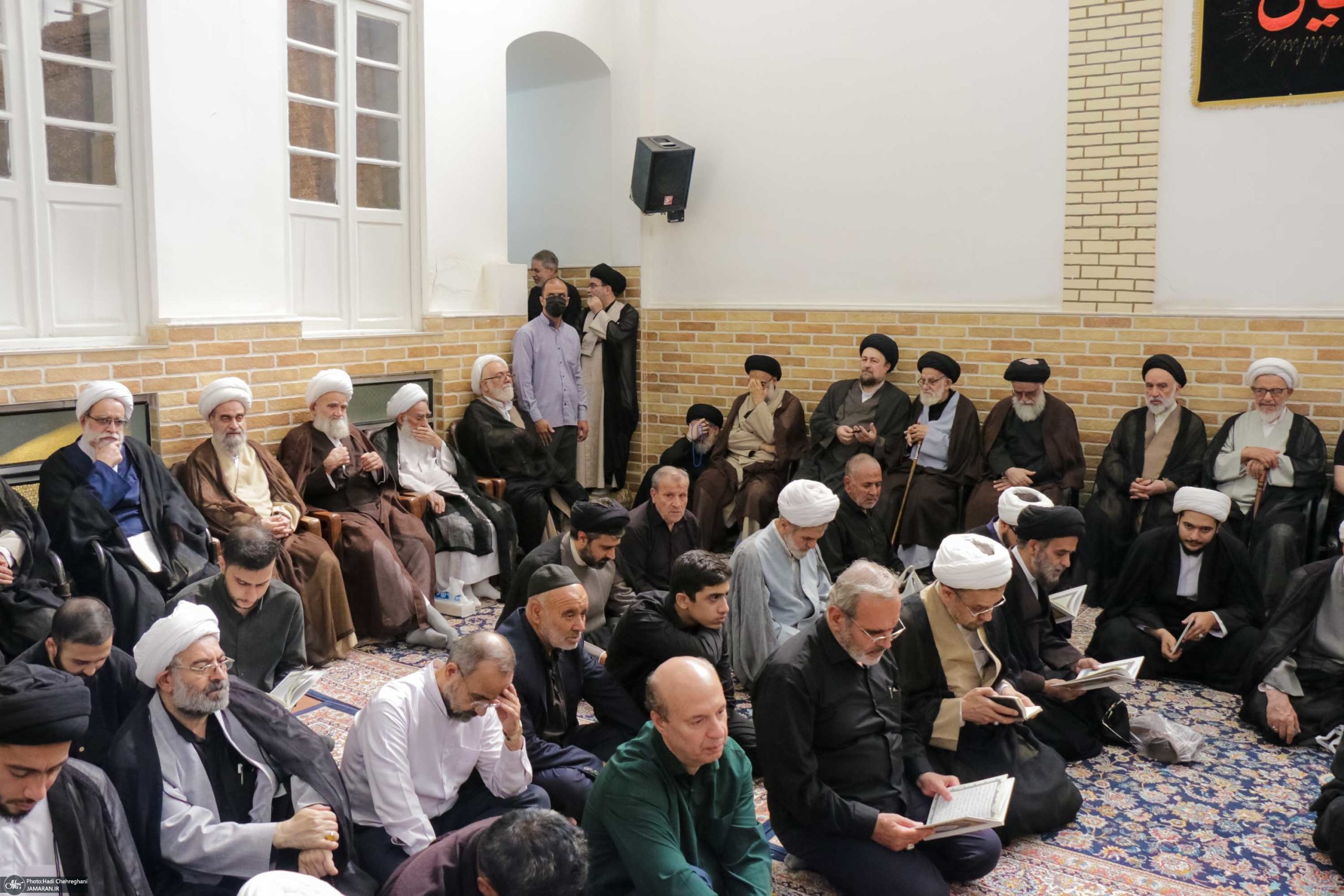 حضور+آیت+الله+سید+حسن+خمینی+در+مراسم+وداع+با+آیت+الله+العظمی+شبری+زنجانی+(ره) (25)