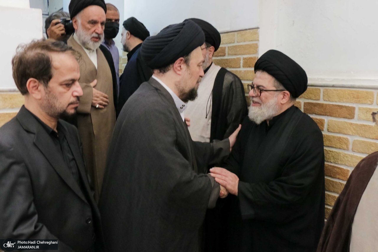 حضور+آیت+الله+سید+حسن+خمینی+در+مراسم+وداع+با+آیت+الله+العظمی+شبری+زنجانی+(ره) (7)
