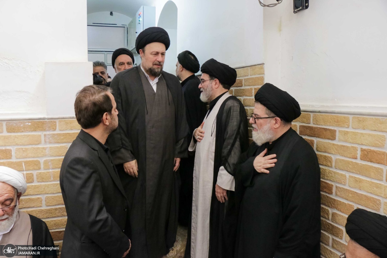 حضور+آیت+الله+سید+حسن+خمینی+در+مراسم+وداع+با+آیت+الله+العظمی+شبری+زنجانی+(ره) (8)