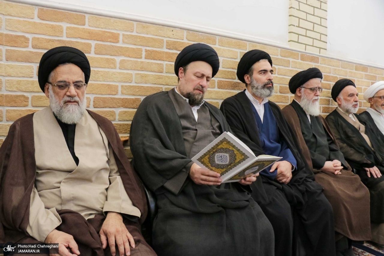حضور+آیت+الله+سید+حسن+خمینی+در+مراسم+وداع+با+آیت+الله+العظمی+شبری+زنجانی+(ره) (15)
