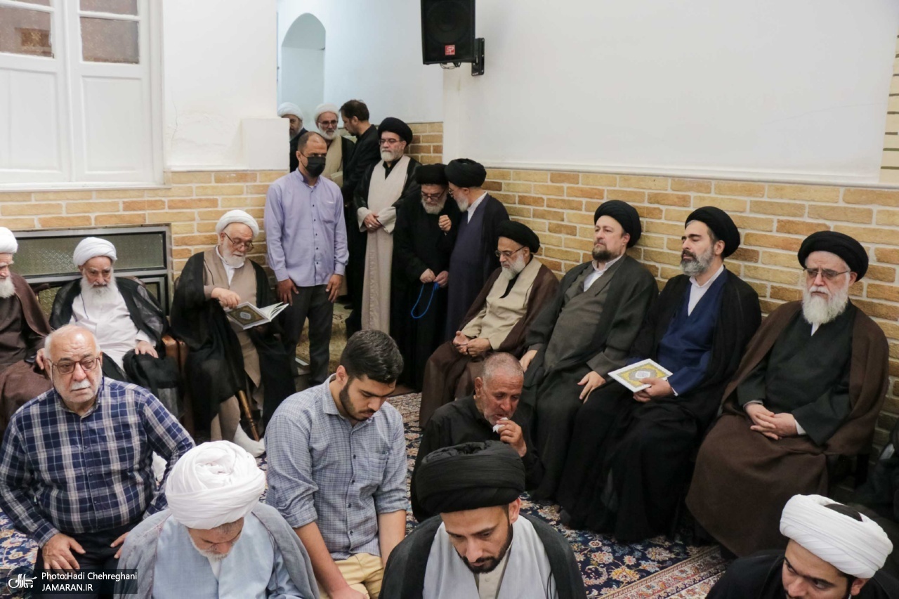 حضور+آیت+الله+سید+حسن+خمینی+در+مراسم+وداع+با+آیت+الله+العظمی+شبری+زنجانی+(ره) (16)