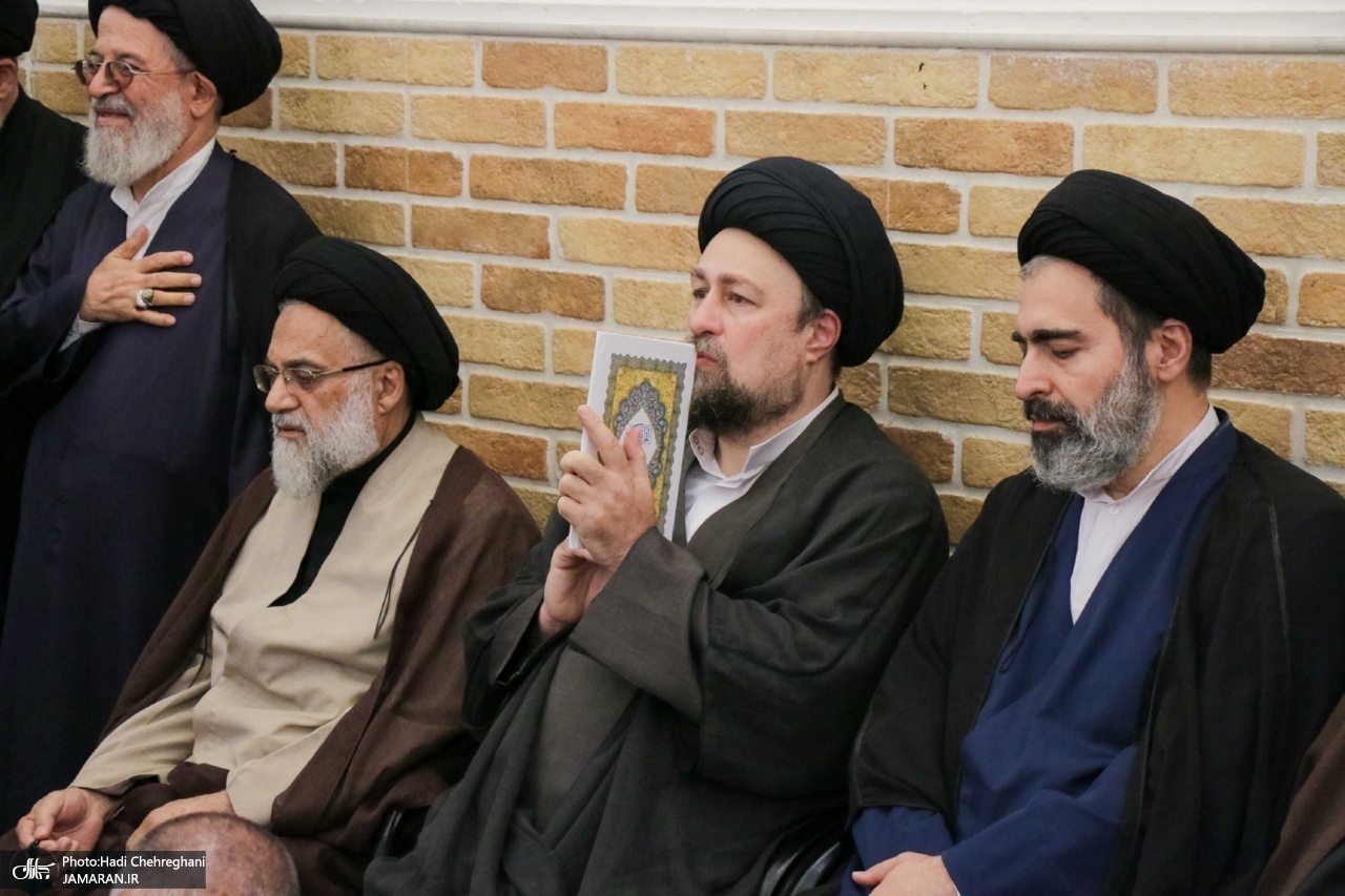 حضور+آیت+الله+سید+حسن+خمینی+در+مراسم+وداع+با+آیت+الله+العظمی+شبری+زنجانی+(ره) (17)