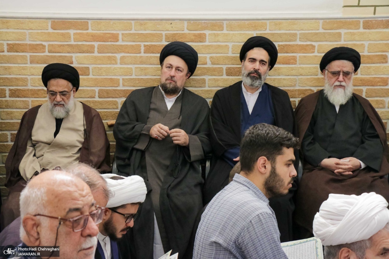 حضور+آیت+الله+سید+حسن+خمینی+در+مراسم+وداع+با+آیت+الله+العظمی+شبری+زنجانی+(ره) (19)